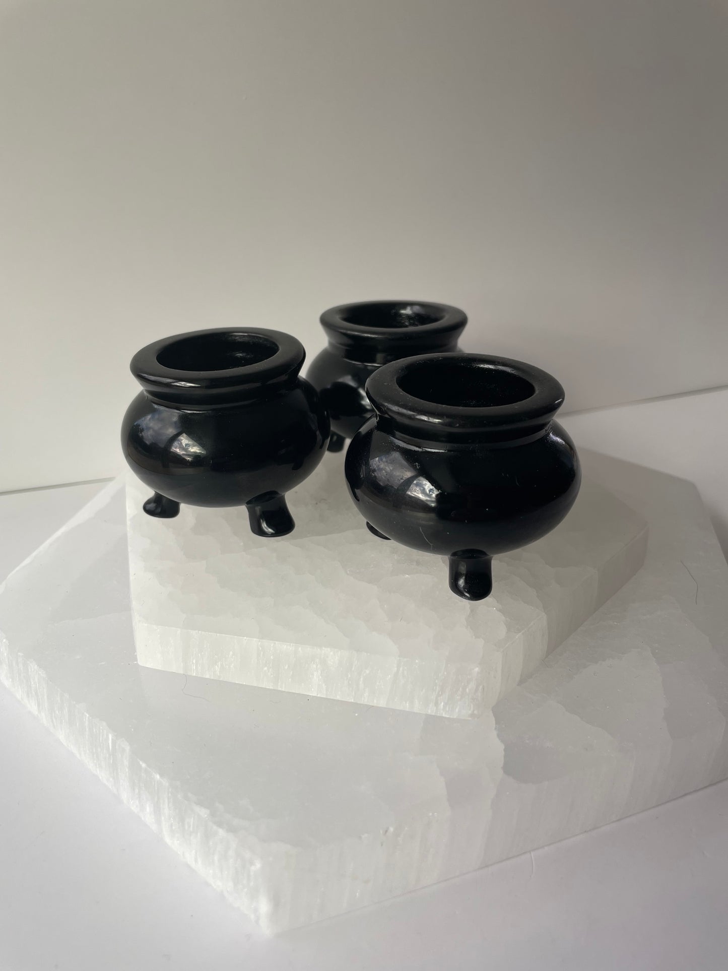 Black Obsidian Cauldron