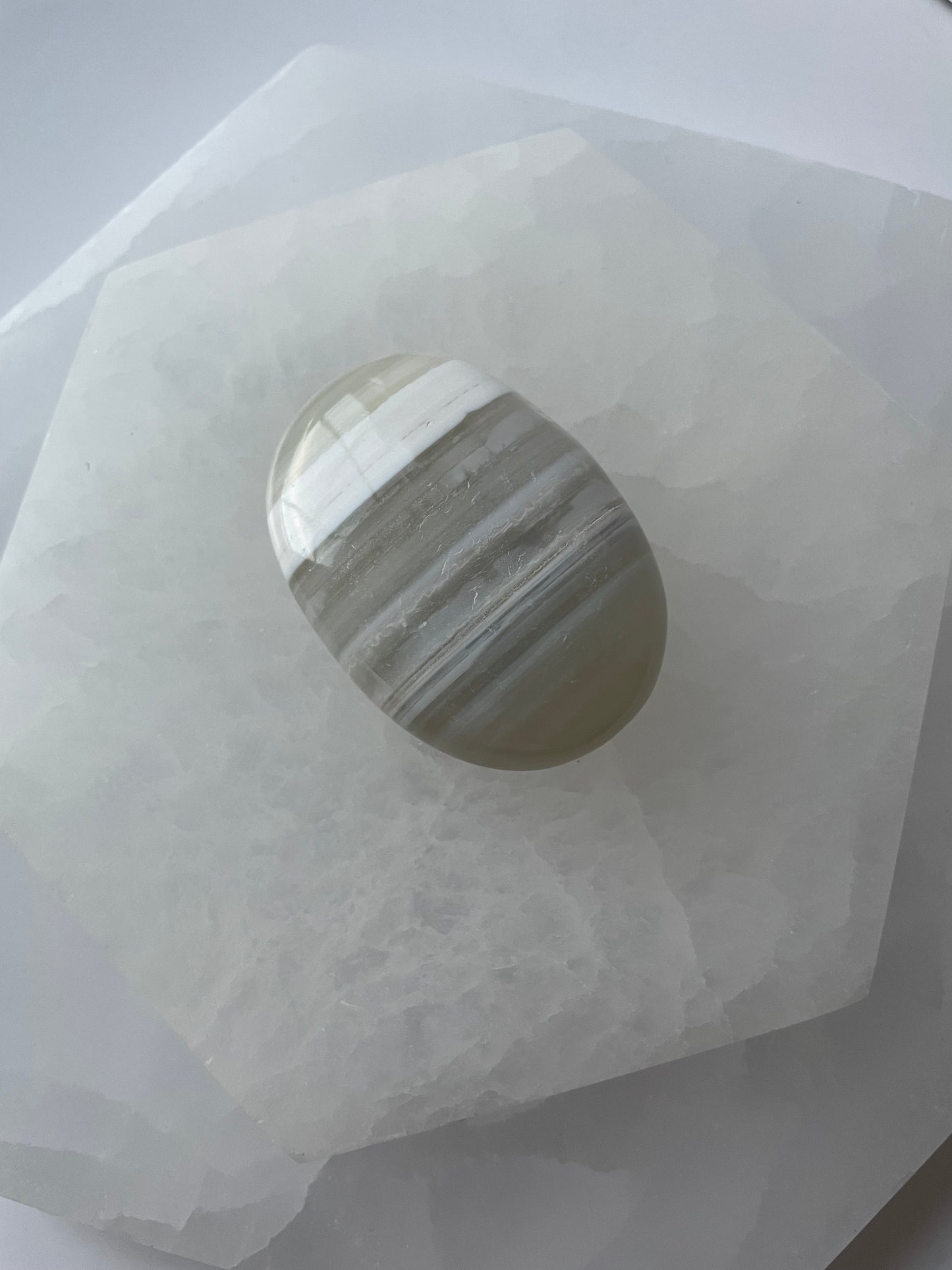 Banded Agate Palm Stone 002